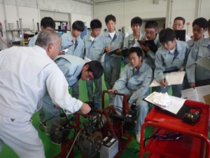 岐阜県自動車整備振興会、岐南工業高生向けに体験学習を開催