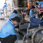 損保ジャパン長野、AIRオートクラブ長野支部　県立こども病院で車いす整備・清掃