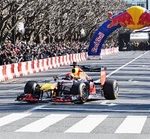 都心をＦ１マシンが疾走