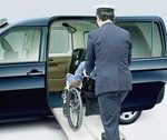 トヨタ、ジャパンタクシー改良　車いすの乗降性改善