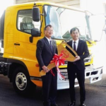 日野自動車　中日本自動車短期大学の教育用機材に中型トラックを寄贈
