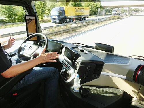 大型２社　自動運転高度化へ