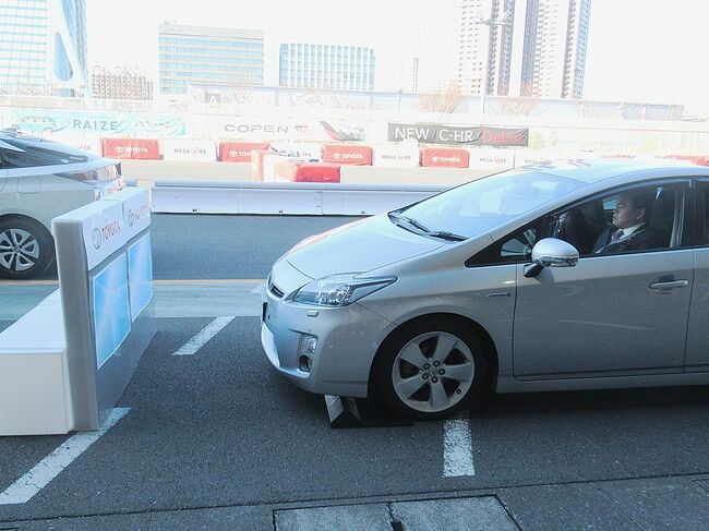 自動車メーカー各社　後付け安全装置の投入続々