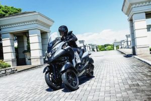 ヤマハ発、フロント二輪の新型バイク　「トリシティ300」発表
