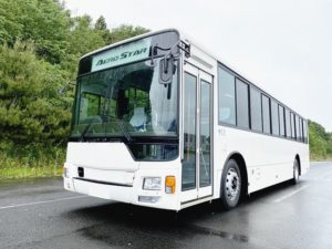 三菱ふそう　大型送迎バスに前扉仕様車、座席数増