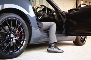 異業種タッグでドライビングシューズ開発　マツダとミズノ