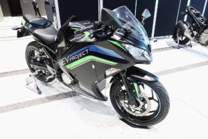 電動化に力入れる国内二輪車メーカー　軽快な走りや利便性