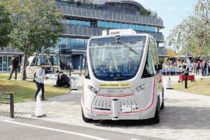 岐阜市、小型電気バス自動運転　実証実験に市民300人参加