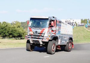 日野と南関東日野がセミナー　学生に〝ダカール〟参戦車を解説