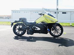 ホンダ、転倒しないバイク開発　「アシモ」の制御技術応用