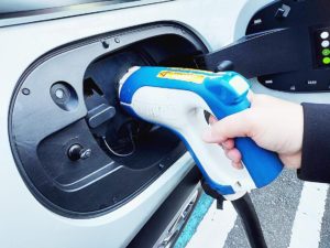 経産省　クリーンエネルギー車の購入補助金、ＥＶ２倍要求