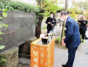 東京都自動車会議所　「三十年会記念碑」法要、30人参列