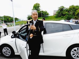 神奈川県警キャンペーン　寺尾聰さんが「一日運転免許本部長」に