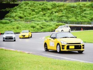 自動車メーカー、レース活動を再始動　三菱自とダイハツはラリー