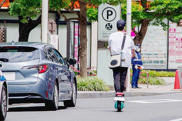 電動キックボード対象の改正道路交通法　７月から施行で閣議決定