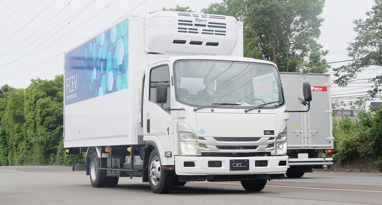 ＣＪＰＴ　国会議員ら招き、燃料電池小型トラック試乗会開催