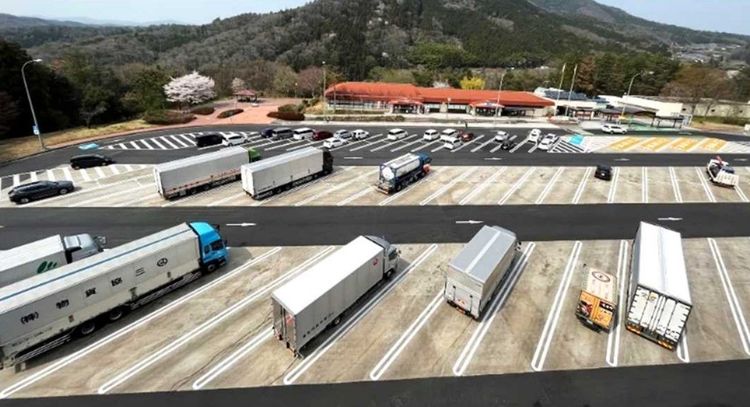 高速道路３社　大型車の駐車マス不足解消へ、23年度は全国に600台分新設