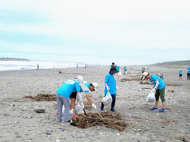 スズキ　地元の砂丘で水辺清掃活動、11年から全世界キャンペーン展開