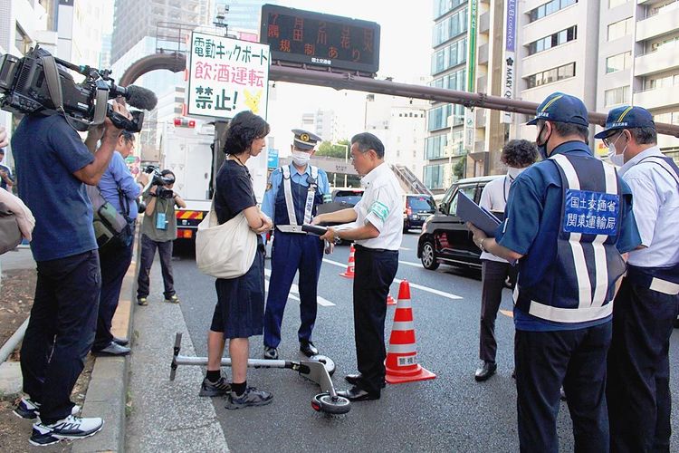 国交省と警視庁　電動キックボードなど対象、都内で街頭取り締まり