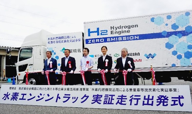 東京都市大、トナミ運輸など５者　富山で水素エンジントラック実証走行