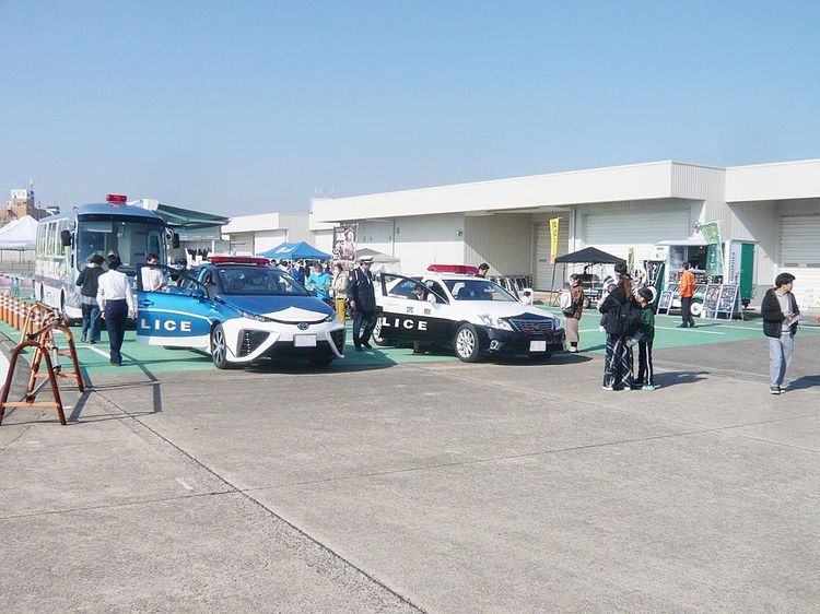 徳島県警と自動車３団体　サポカー体験など交通安全イベント