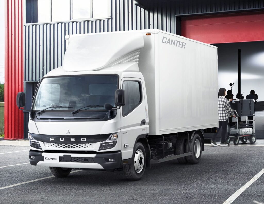 三菱ふそうトラック・バス　小型トラック「キャンター」新型モデル発売