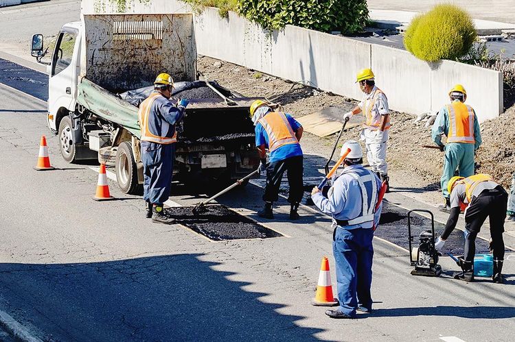 道路や標識の管理・補修、デジタルで効率化　損保や電機・部品メーカーも参入