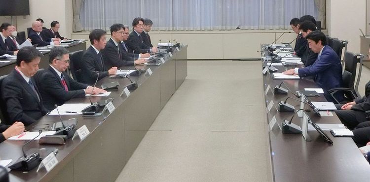 経産相と自工会が意見交換会　下請け要請に積極的対応を