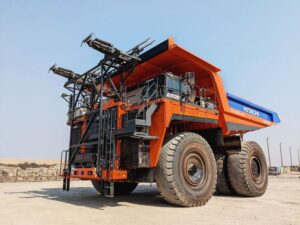 日立建機　鉱山でフル電動ダンプトラック走行実験