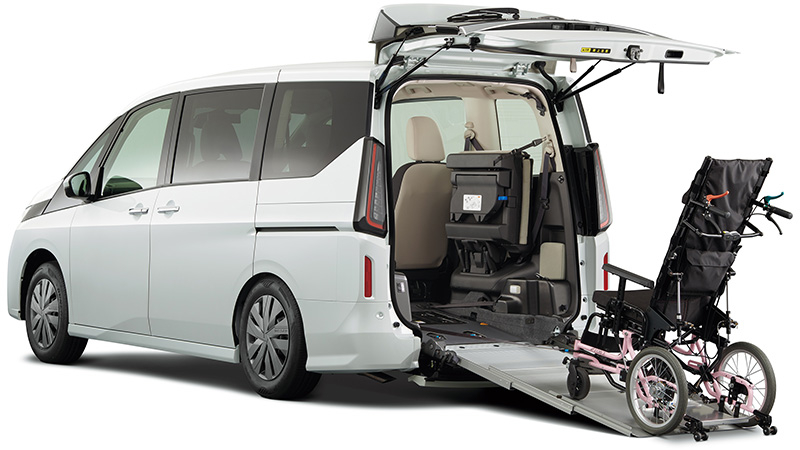 UDタクシーに認定　日産「セレナ」「NVバネット」車いす仕様車