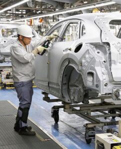 自動車メーカー、定年後も好条件で処遇　ベテランの知識や技能伝承