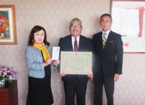 青森県自動車会議所　交通安全団体に20万円寄付