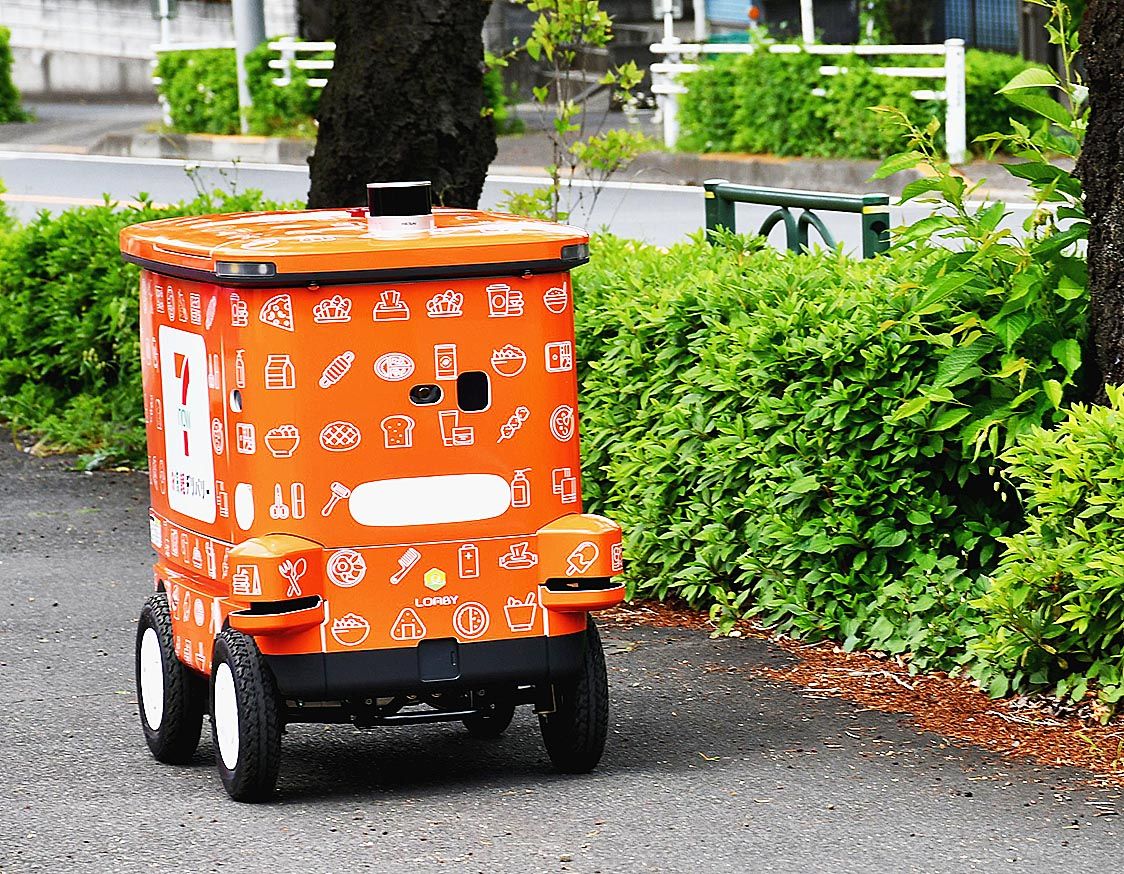 スズキとセブンイレブン、「7ナウ」で自動運転宅配ロボットの実証を開始