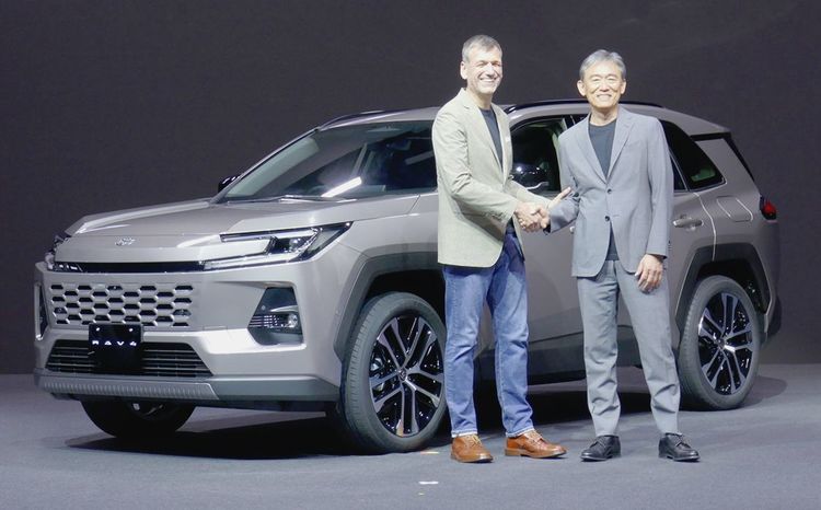 トヨタ、新型「RAV4」公開　初の本格SDV　HVとPHVを用意