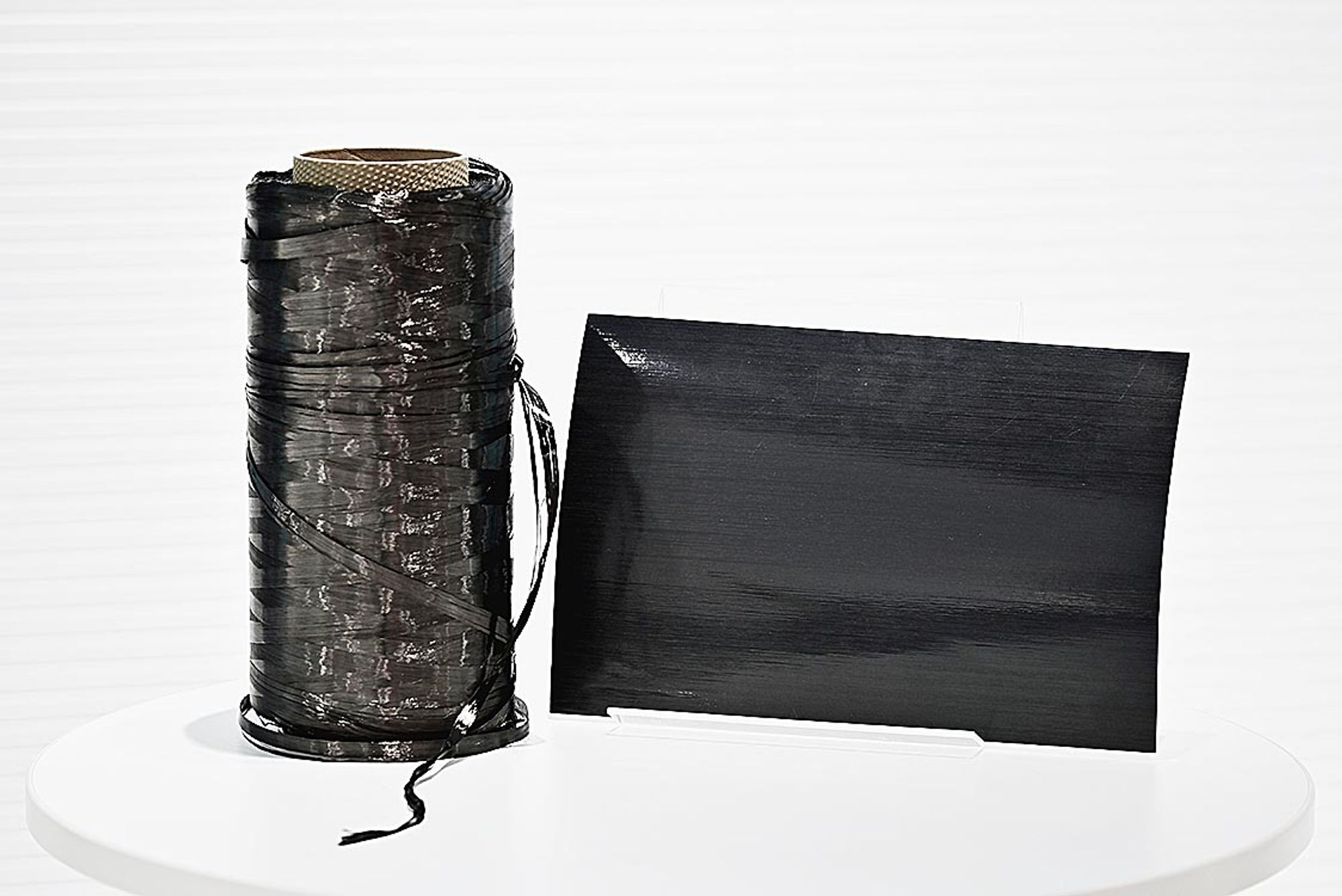 世界をリードする「炭素繊維」　EV変調で問われる成長戦略　次世代モビリティやeアスクルにも