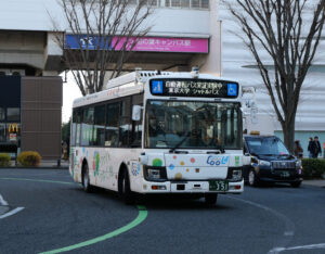 柏の葉地域で中型自動運転バスがレベル4で運行、信号と協調制御