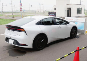 国交省、ペダル踏み間違い時加速抑制装置の性能要件を厳格化　貨物車やクリープ走行時も　2030年9月から順次適用