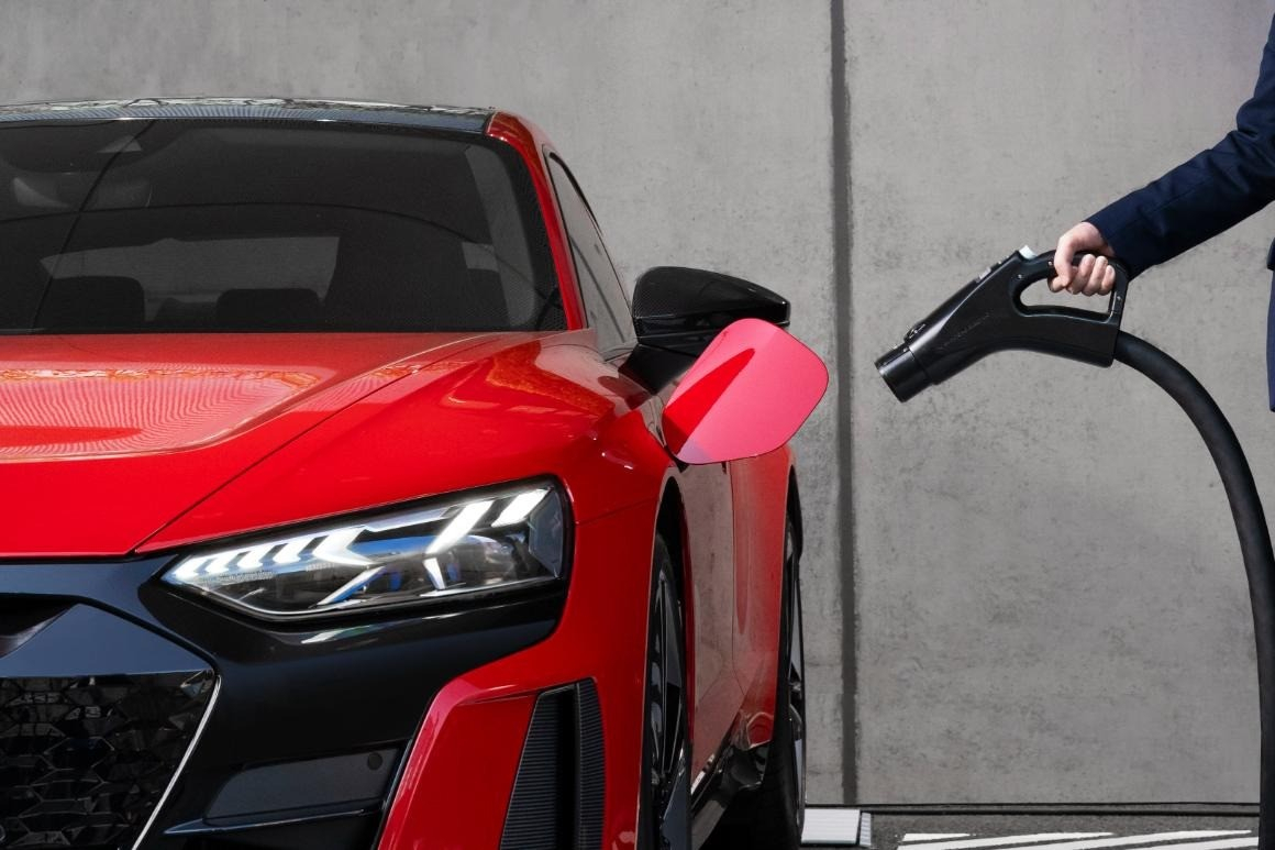 チャデモ規格のEV充電器、テスラ同様に「従量制課金」「プラグアンドチャージ」の普及進む