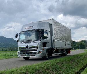 4月から商用車にもAT限定免許、ドライバー不足解消の一手に　自動車メーカーなども対応進める