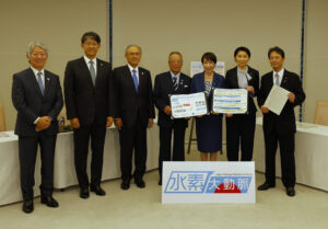 水素バリューチェーン推進協議会の佐藤恒治会長ら、高市首相に政策提言　水素を成長戦略の柱に