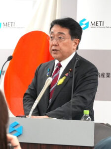 経産省、ソフトバンクやホンダ出資の新会社に3873億円を支援　国産AI基盤モデルの開発へ