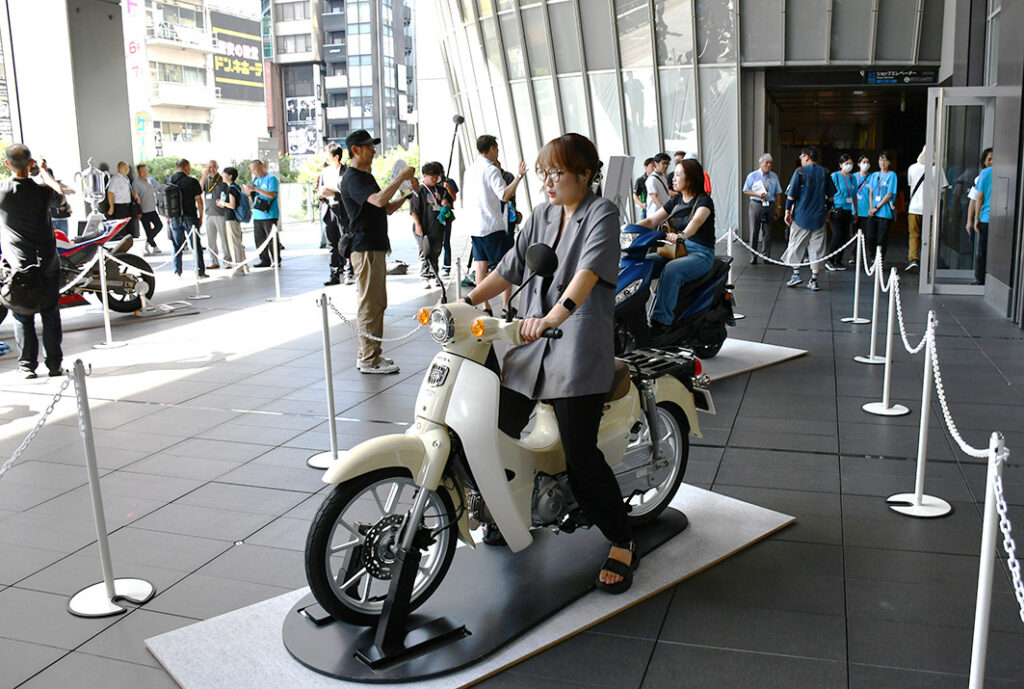自工会、アキバで「バイクの日」イベント　新基準の原付1種を紹介し認知向上へ