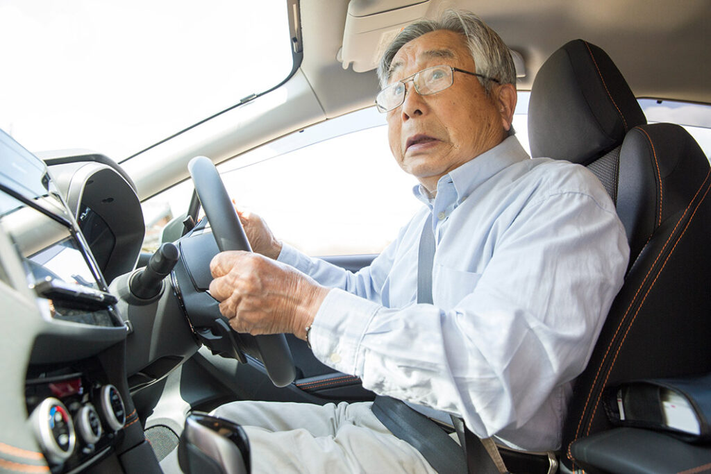 警察庁、違反歴ある高齢ドライバーの「運転技能検査」を厳格化　踏み間違い事故や一時不停止の防止へ