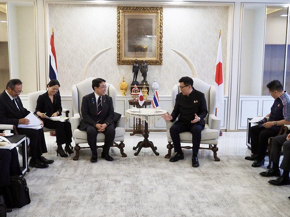 赤澤経産相、タイを訪問　輸入EVへの物品税引き上げ念頭に公平な競争環境の確保を申し入れ