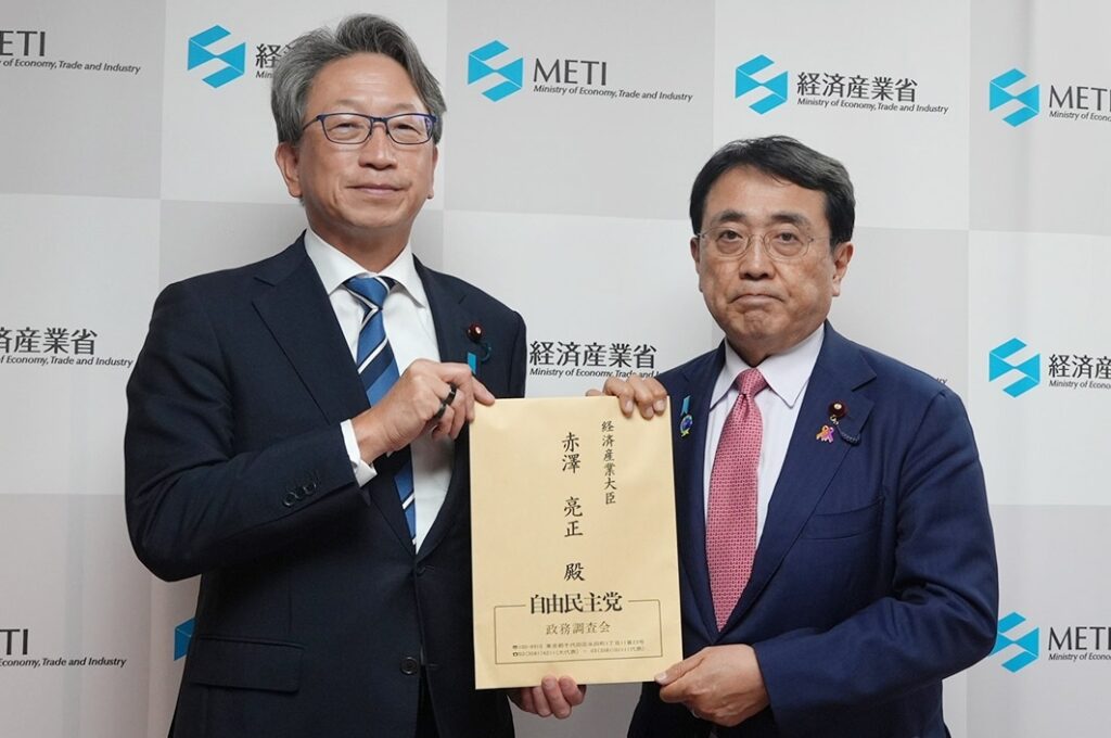 自民党の平将明国家サイバーセキュリティ戦略本部長、赤澤経産相と会談　「ホワイトハッカー」立ち上げも明らかに